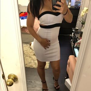 🖤 White and black strapless dress